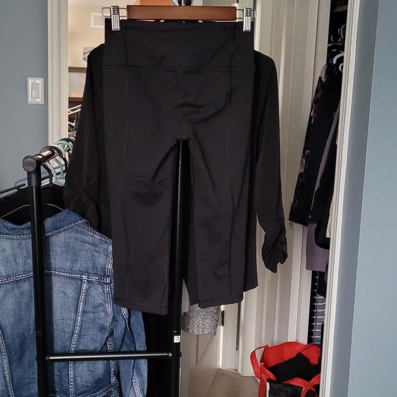 VICTORIA’S Secret Capris - Picture 2 of 3